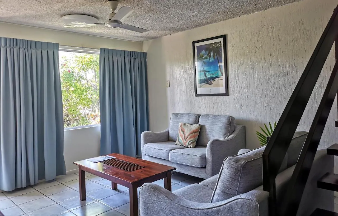 Palm Waters Holiday Villas タウンズビル アパートホテル