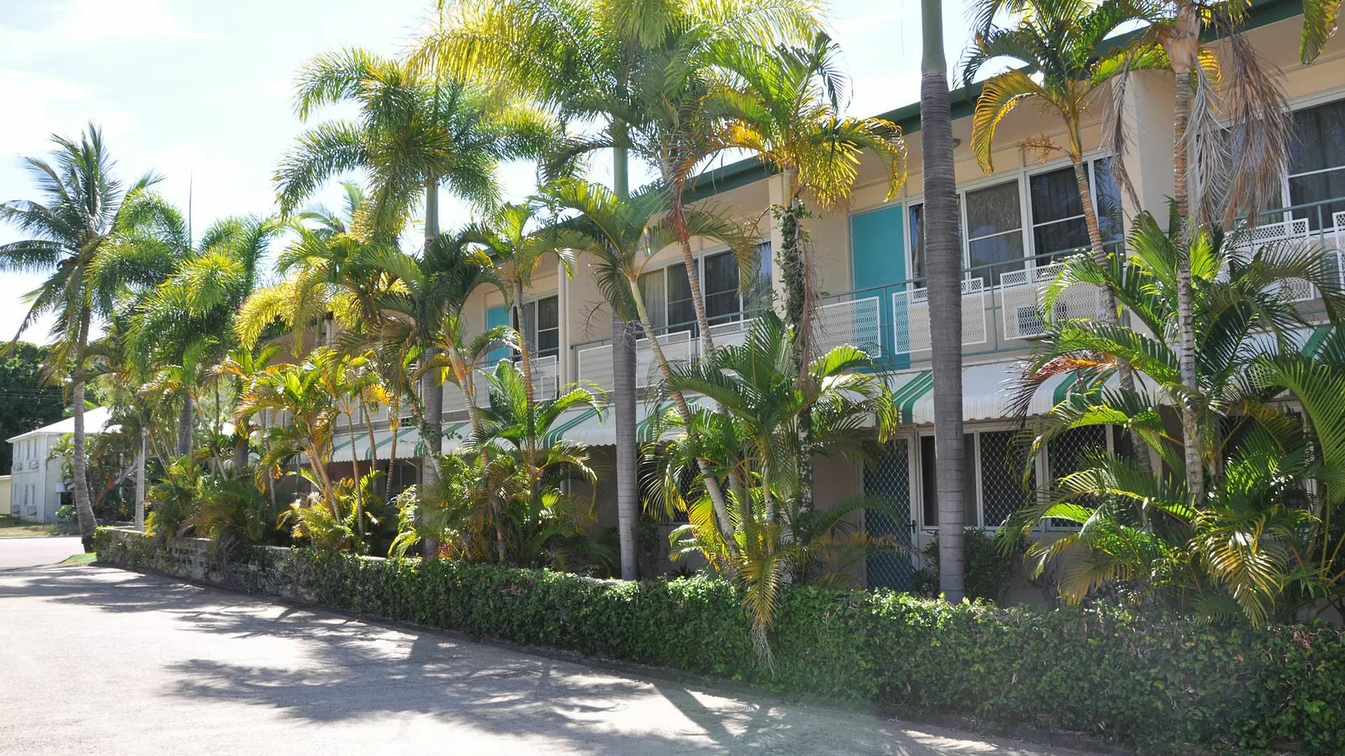 Palm Waters Holiday Villas Townsville 3*,  Australia